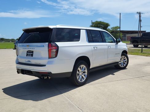 Used 2021 Chevrolet Suburban Premier image 5
