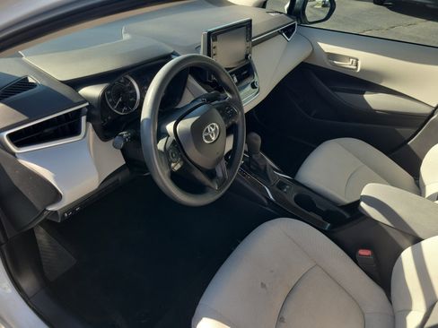 Used 2022 Toyota Corolla LE image 16