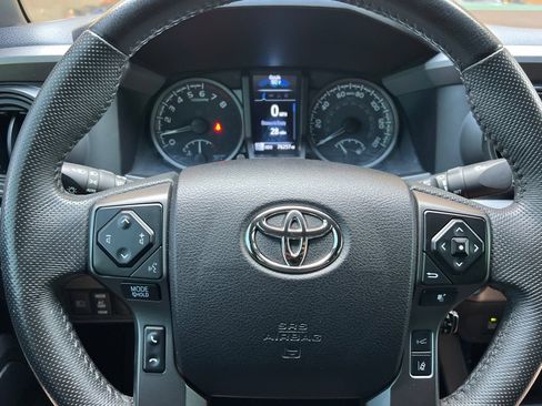 Used 2022 Toyota Tacoma TRD Off-Road w/ Technology Package AWD/4WD image 19
