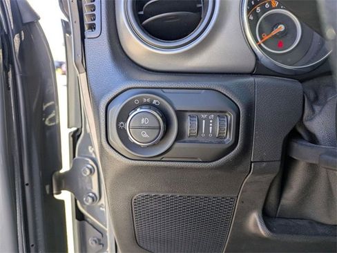 Used 2021 Jeep Gladiator Sport image 19