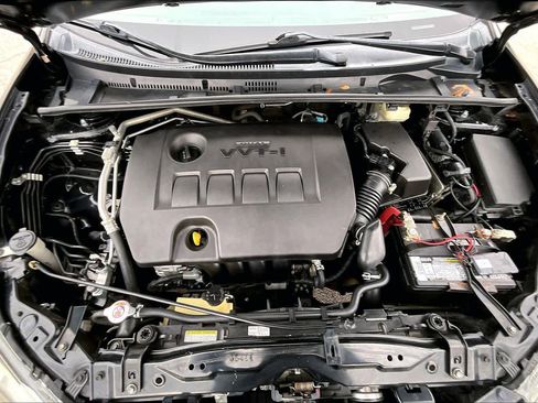 Used 2018 Toyota Corolla LE image 32