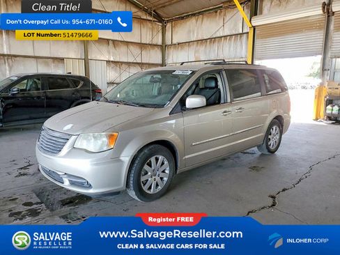 Used 2013 Chrysler Town & Country Touring FWD image 1