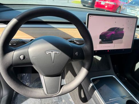 Used 2023 Tesla Model Y Performance image 12