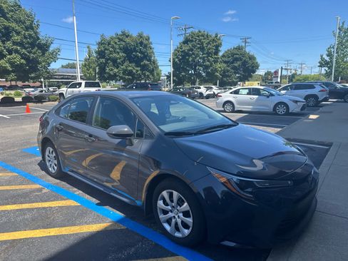 Used 2023 Toyota Corolla LE w/ Carpet Mat Package (TMS) FWD image 11