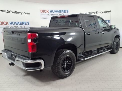Used 2025 Chevrolet Silverado 1500 LT AWD/4WD image 4
