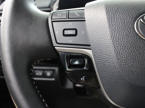 Used 2025 Toyota Camry SE FWD image 25