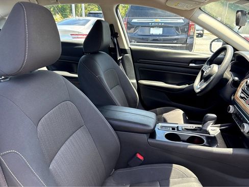 Used 2024 Nissan Altima 2.5 SV AWD/4WD image 10