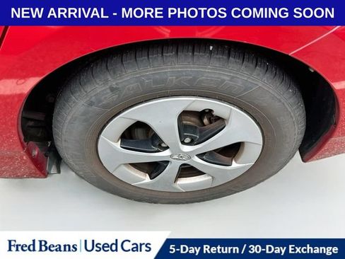 Used 2013 Toyota Prius Three w/ Solar Roof Pkg FWD image 11