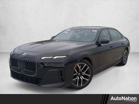Used 2025 BMW 740i xDrive w/ Premium Package image 1