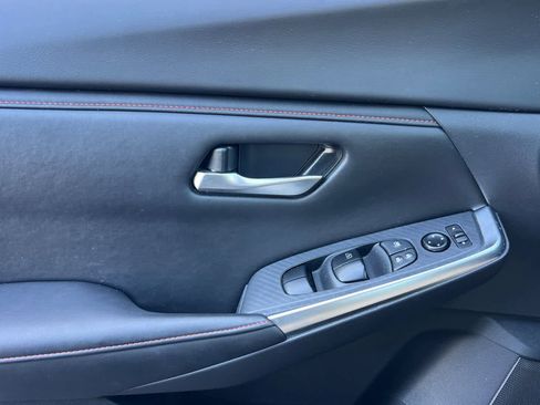Used 2025 Nissan Sentra SR w/ SR Premium Package FWD image 15