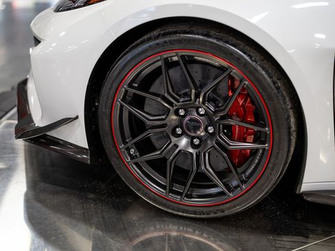 Used 2023 Chevrolet Corvette Z06 w/ Z07 Performance Package RWD image 12