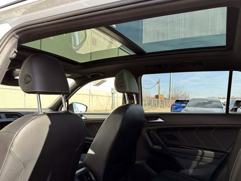 Used 2022 Volkswagen Tiguan SE R-Line image 15