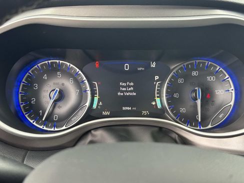 Used 2024 Chrysler Pacifica Touring-L FWD image 21