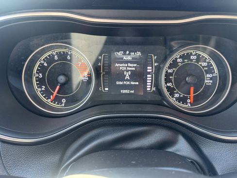 Used 2019 Jeep Cherokee Latitude Plus image 14