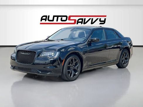 Used 2023 Chrysler 300 Touring w/ Sport Appearance Package RWD image 3