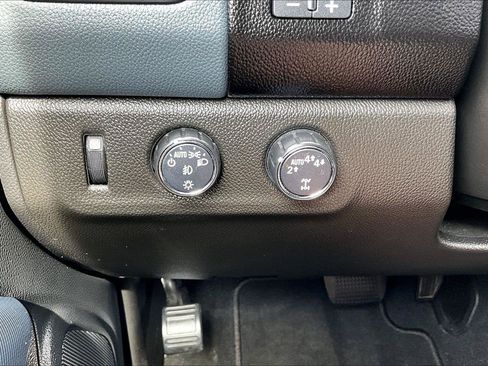 Used 2022 Chevrolet Colorado Z71 AWD/4WD image 37