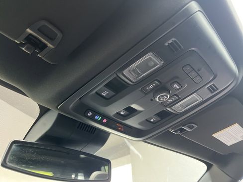 Used 2024 GMC Yukon XL SLT w/ SLT Luxury Package image 30