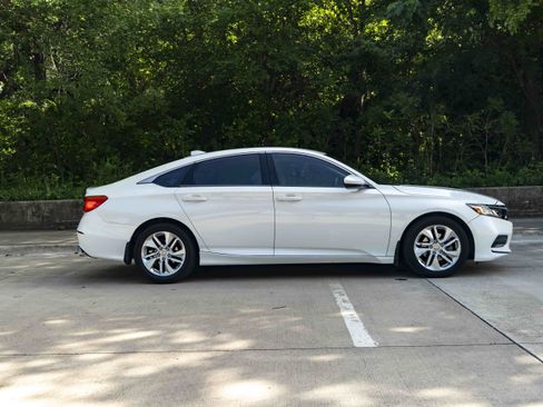 Used 2018 Honda Accord LX image 10