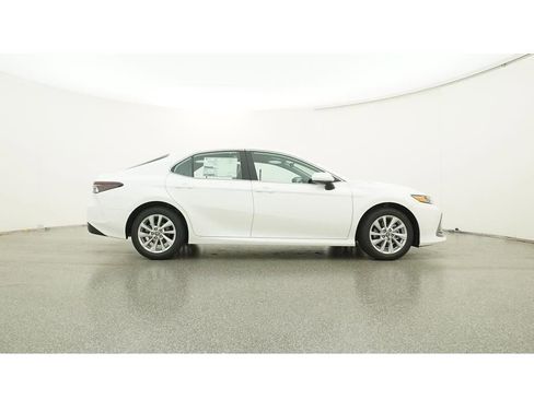 Used 2023 Toyota Camry LE image 28