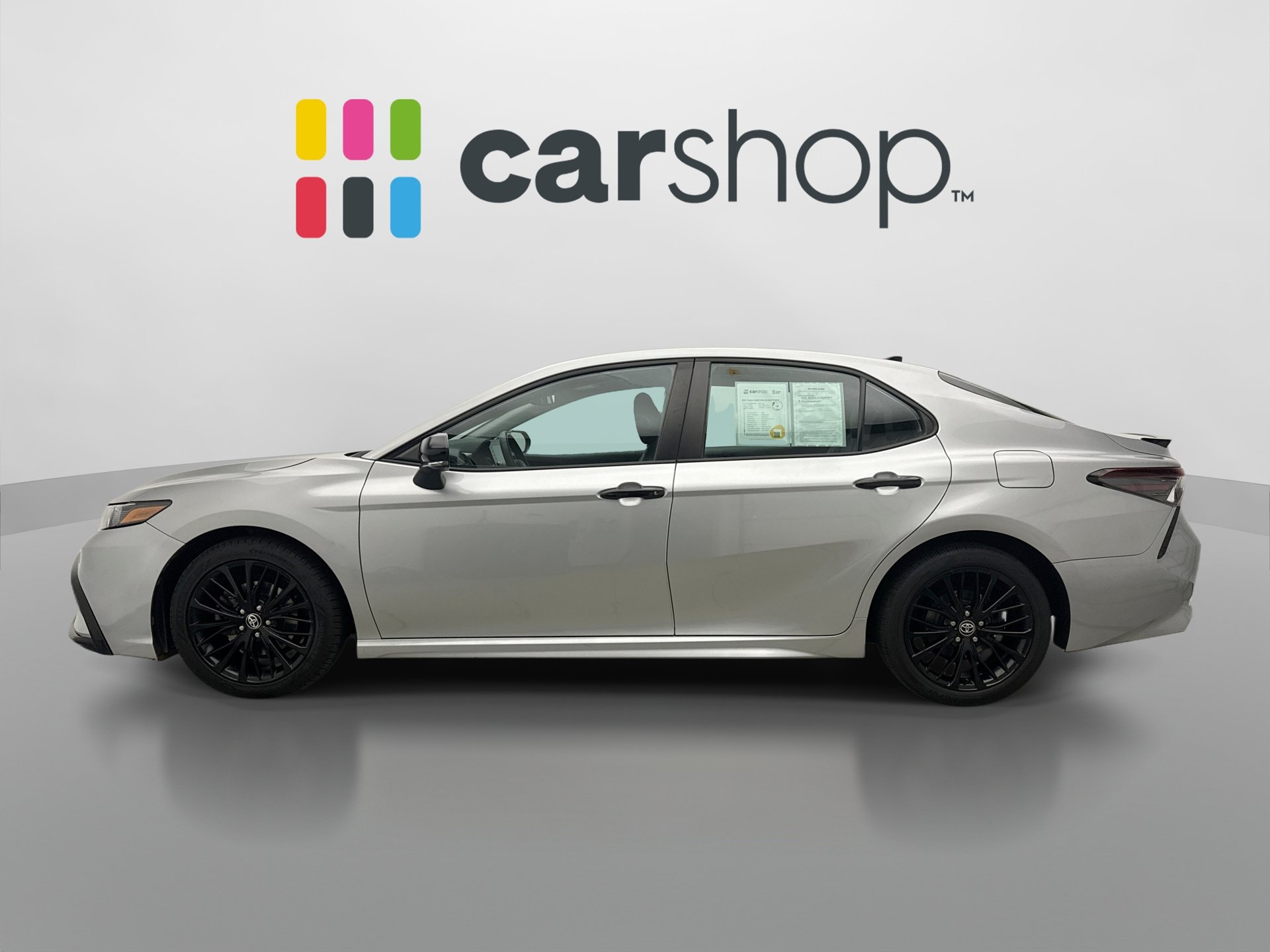 Used 2022 Toyota Camry SE w/ Convenience Package AWD/4WD image 2