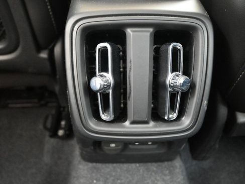 Certified 2025 Volvo XC40 B5 Core image 22