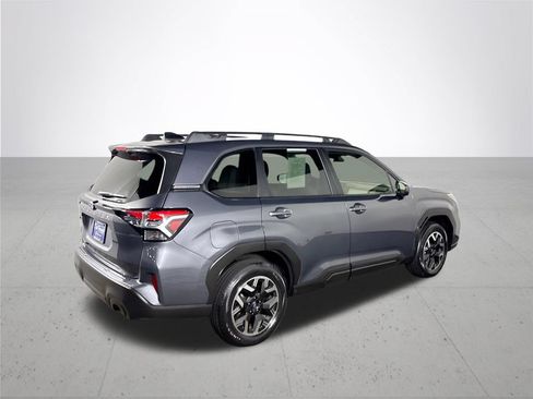 Certified 2025 Subaru Forester Premium AWD/4WD image 7