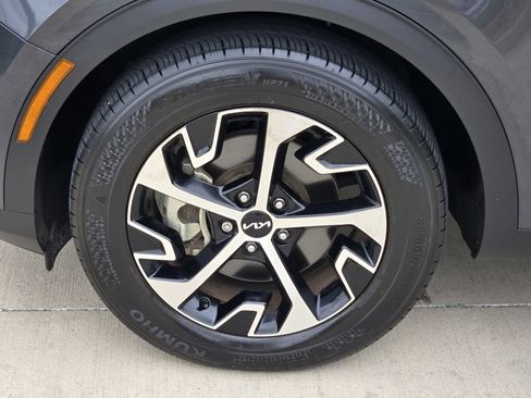Used 2024 Kia Sportage EX FWD image 7