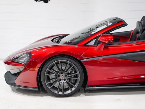 Used 2018 McLaren 570S Spider image 34