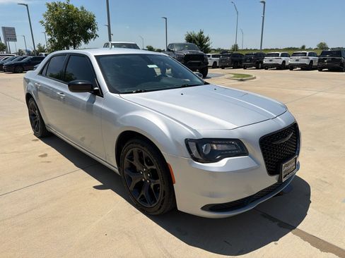 Used 2023 Chrysler 300 Touring w/ Sport Appearance Package RWD image 7