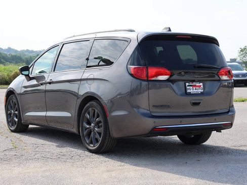 Used 2019 Chrysler Pacifica Touring Plus w/ S Appearance Package FWD image 11