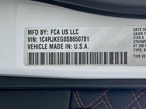 Used 2025 Jeep Grand Cherokee L Summit image 32