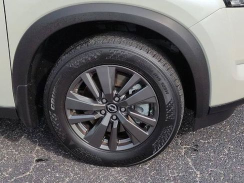 Certified 2023 Nissan Pathfinder SV FWD image 11