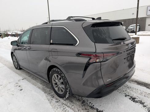 Used 2023 Toyota Sienna XLE image 2