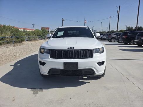 Used 2021 Jeep Grand Cherokee Laredo X AWD/4WD image 2