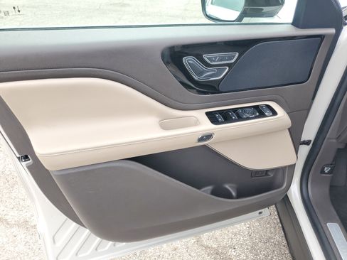 Certified 2023 Lincoln Aviator AWD w/ Elements Package image 10
