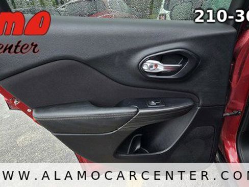 Used 2017 Jeep Cherokee Latitude FWD image 30