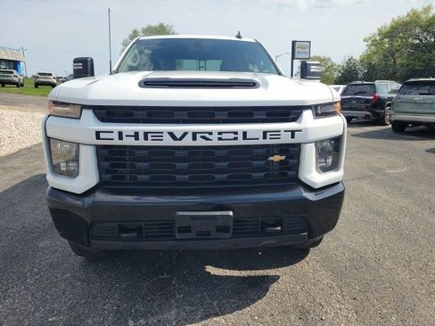 Used 2022 Chevrolet Silverado 2500 Custom w/ Custom Value Package AWD/4WD image 2