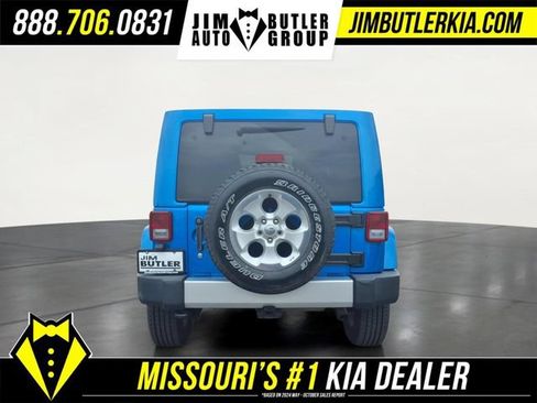 Used 2015 Jeep Wrangler Unlimited Sahara w/ Dual Top Group AWD/4WD image 19