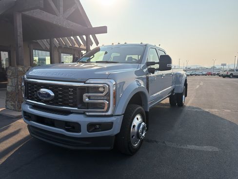 Used 2025 Ford F450 Platinum w/ FX4 Off-Road Package AWD/4WD image 16