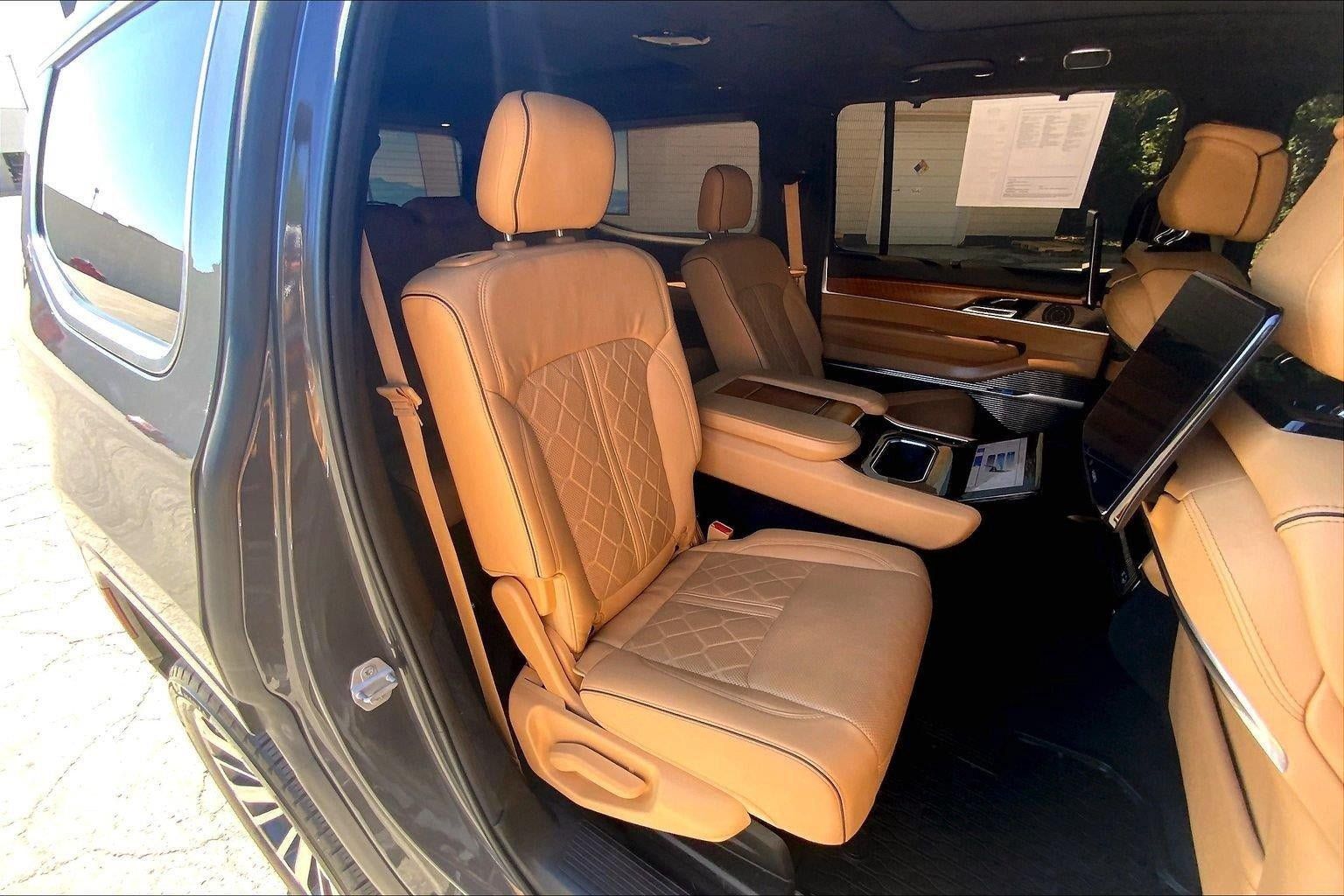 Used 2022 Jeep Grand Wagoneer Series III w/ Rear Seat Video Group 1 AWD/4WD image 24