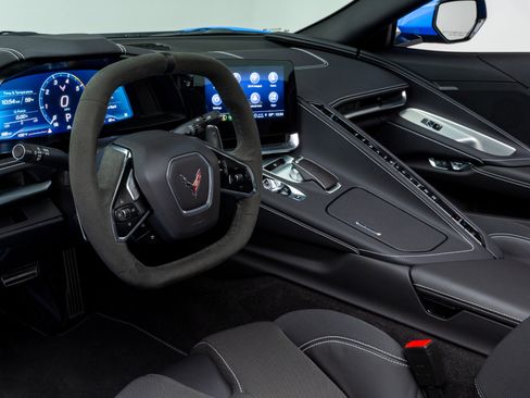 Used 2023 Chevrolet Corvette Stingray Coupe w/ Z51 Performance Package RWD image 4