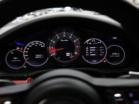 Used 2022 Porsche Cayenne Turbo image 25