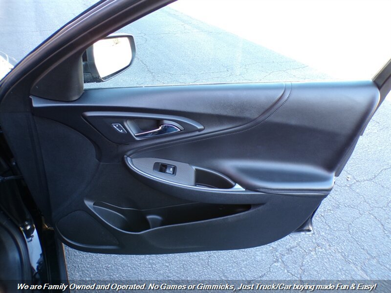Used 2019 Chevrolet Malibu LT w/ Leather Package FWD image 30