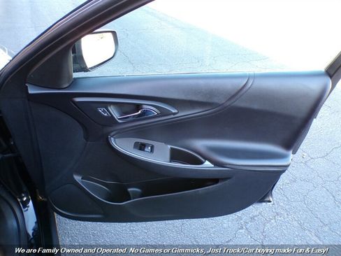 Used 2019 Chevrolet Malibu LT w/ Leather Package image 30