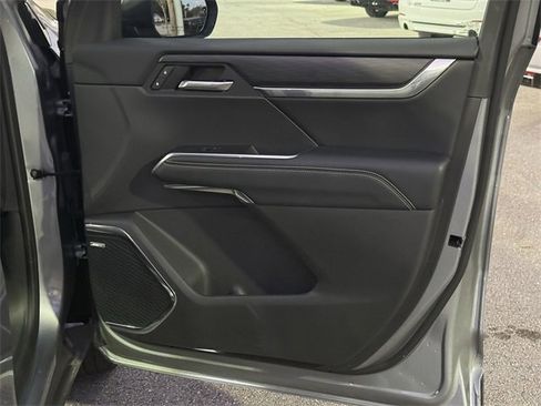 Used 2025 GMC Acadia Elevation image 35