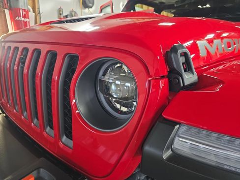 Used 2021 Jeep Gladiator Mojave AWD/4WD image 31