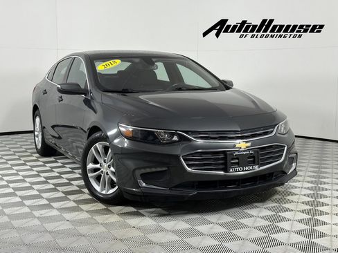 Used 2018 Chevrolet Malibu LT FWD image 1