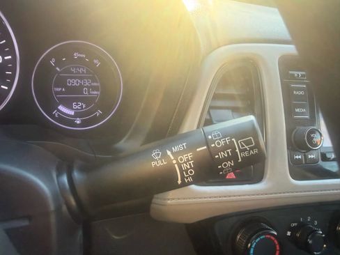 Used 2020 Honda HR-V LX image 13