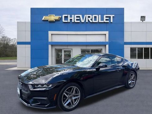 Used 2024 Ford Mustang Coupe RWD image 3