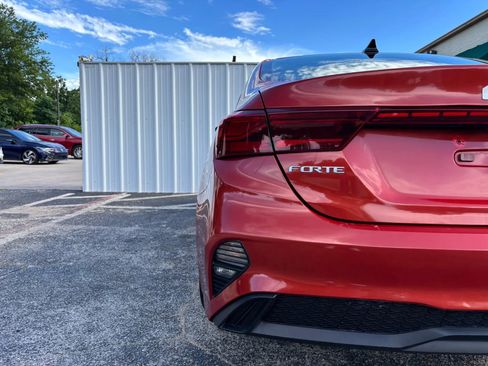 Used 2022 Kia Forte LXS w/ LXS Technology Package FWD image 5